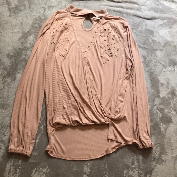 Light Pink Taylor and Sage Choker Neck Blouse NWOT - Picture 3 of 8
